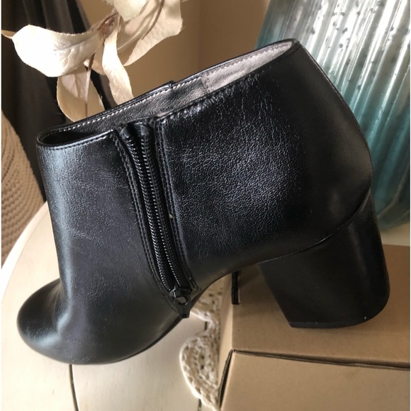 Black booties size 8.5 - Picture 2 of 6